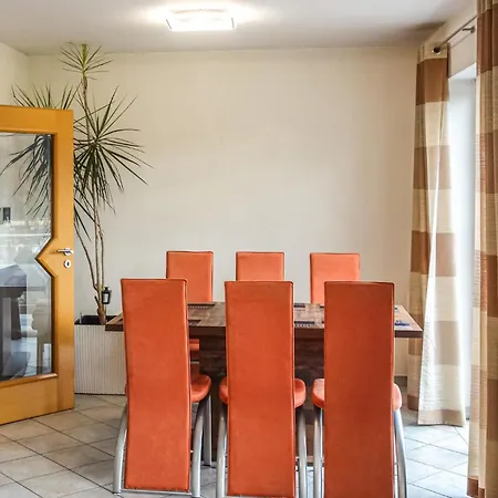 In With Kitchen Nyaraló